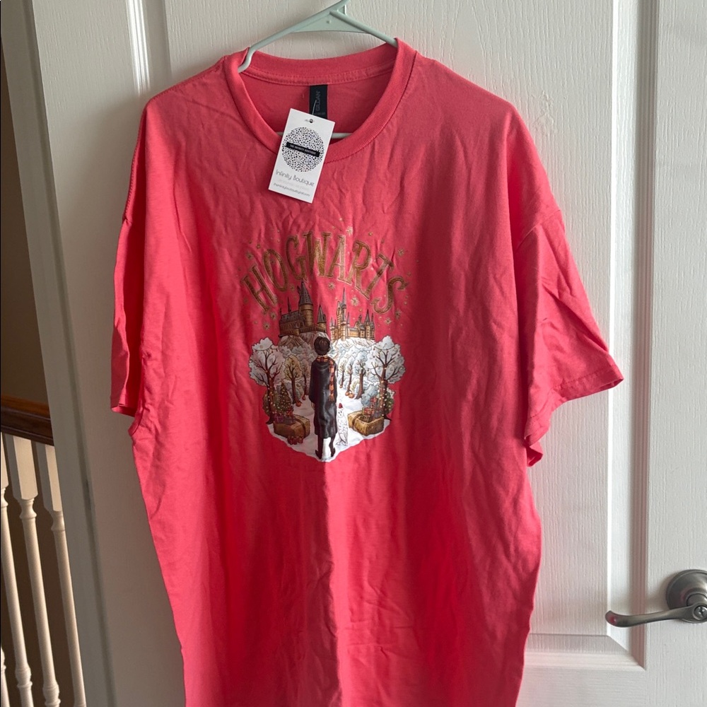 NWT Hogwarts Graphic Coral T- Shirt